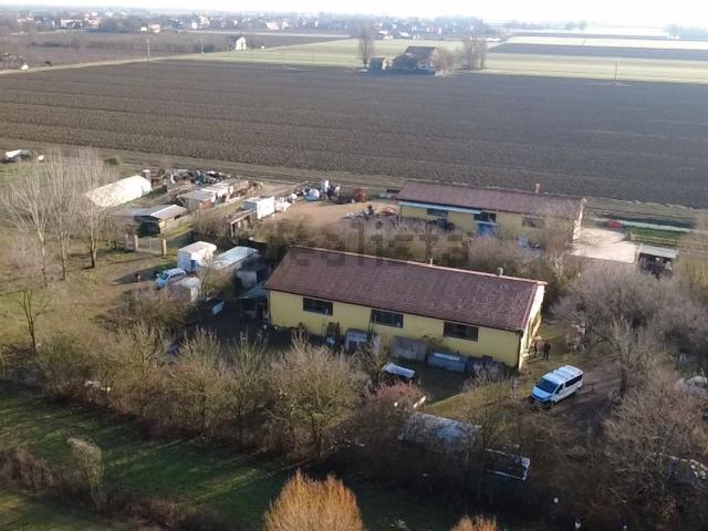 Capannone in vendita di 2700 m² in Via Provinciale Est