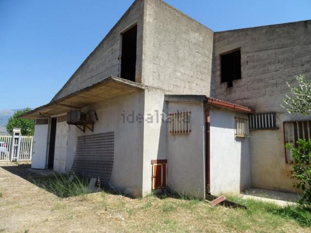 Capannone in vendita di 270 m²