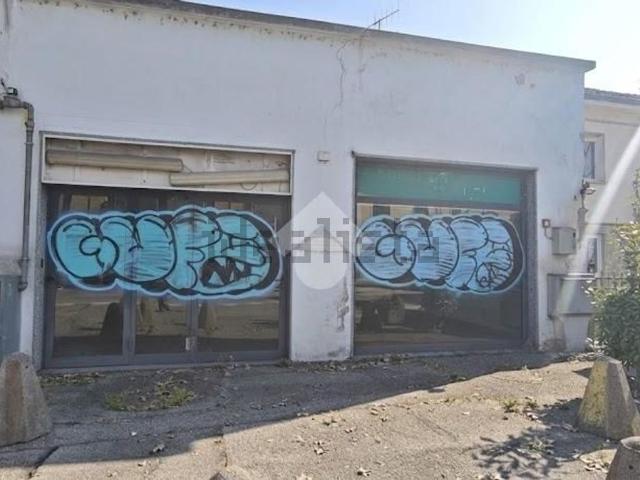 Capannone in vendita di 270 m² in Strada Carignano, 7