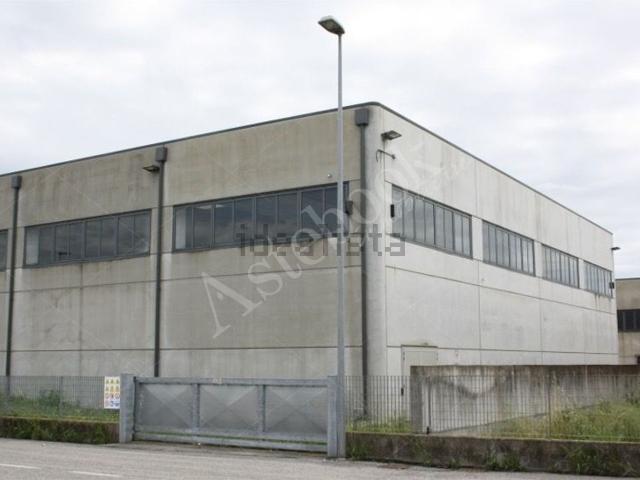 Capannone in vendita di 2748 m² in Via della Libertà