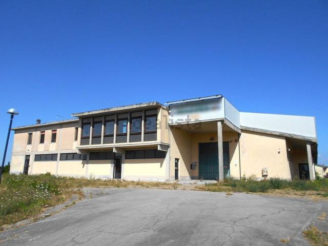 Capannone in vendita di 2748 m² in Via San Piero