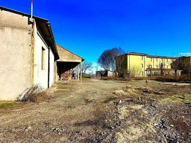 Capannone in vendita di 2750 m² in Strada Provinciale per Castelnuovo Scrivia