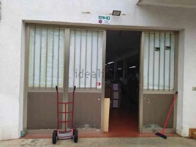Capannone in vendita di 275 m² in Via Francesco Baracca, 2