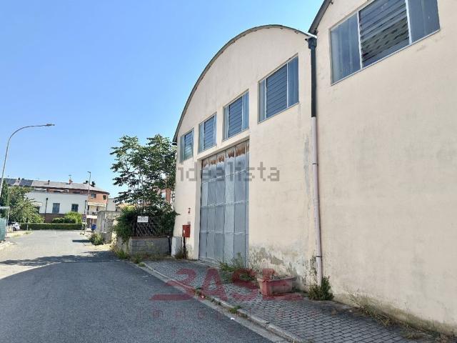 Capannone in vendita di 275 m² in Via Vecchia Aurelia, 124