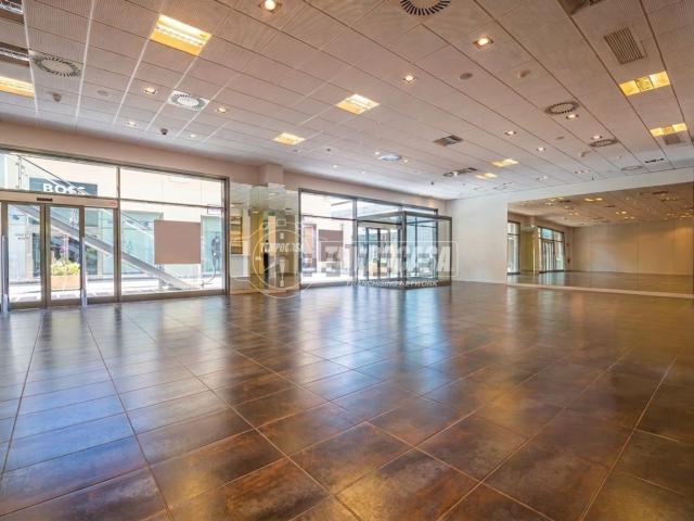 Capannone in vendita di 276 m² in Strada Mostrapiedi II