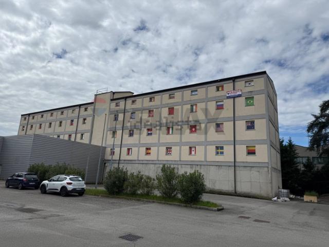 Capannone in vendita di 2797 m² in Via dei Pioppi, 22