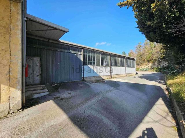 Capannone in vendita di 279 m²