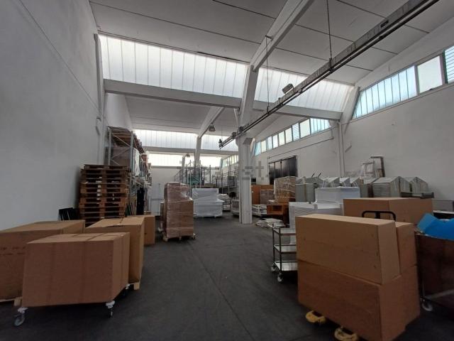 Capannone in vendita di 2800 m²