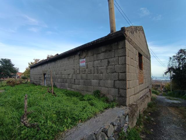 Capannone in vendita di 2800 m² in Via Etna