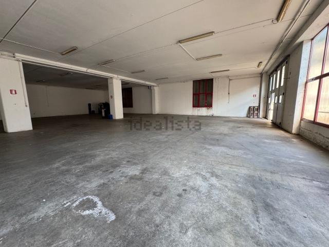 Capannone in vendita di 2800 m² in Via Lago di Misurina