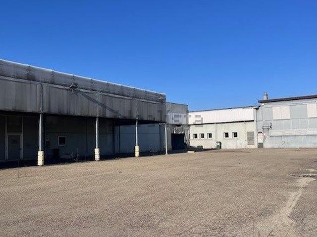 Capannone in vendita di 2800 m² in Via Sammarina