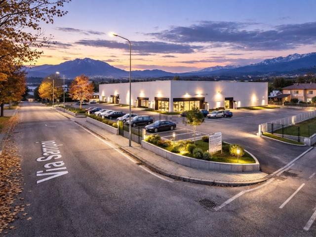 Capannone in vendita di 2800 m² in Via Sampoi, 81