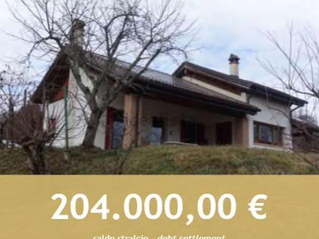 Capannone in vendita di 2801 m² in Via Mier
