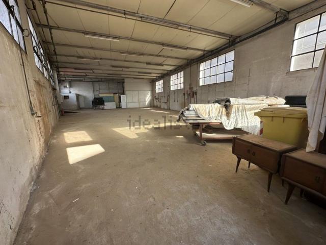 Capannone in vendita di 280 m² in Via Nazionale