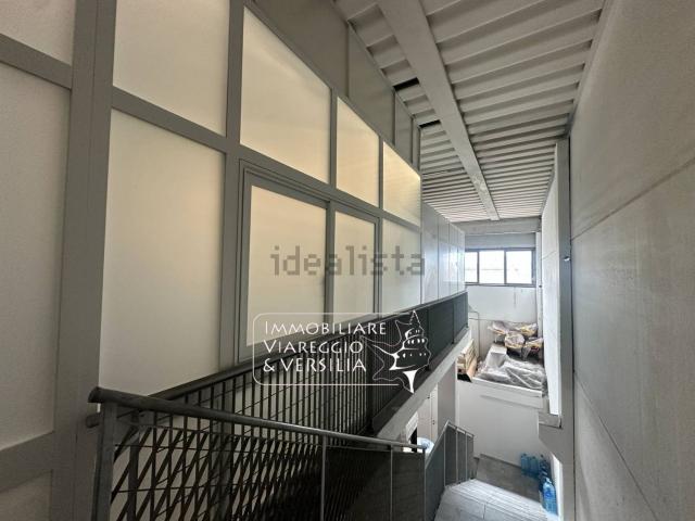 Capannone in vendita di 280 m² in Via Scirocco