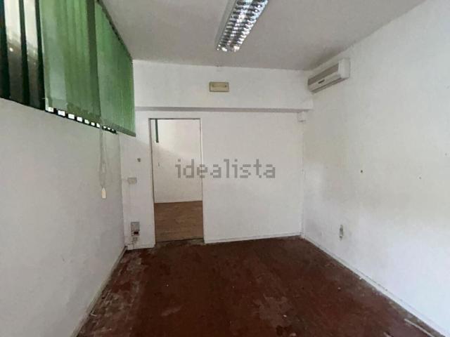 Capannone in vendita di 280 m² in Via Stefano Buonsignori