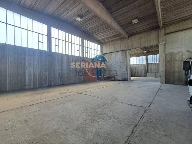 Capannone in vendita di 280 m² in Via Roma