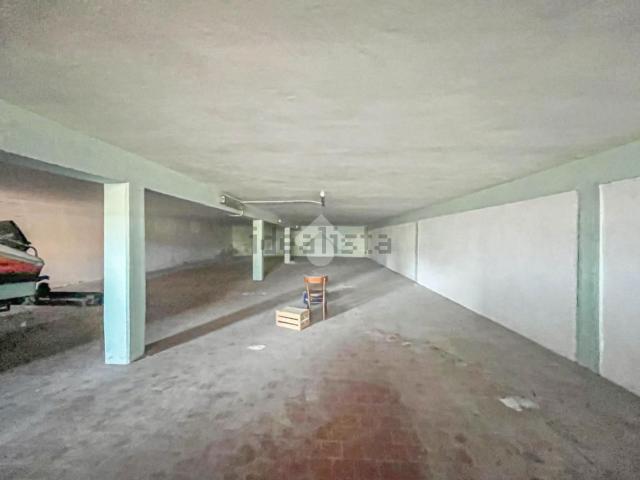 Capannone in vendita di 280 m² in Via XXV Aprile
