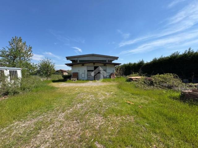 Capannone in vendita di 280 m² in Località Merlino, 2