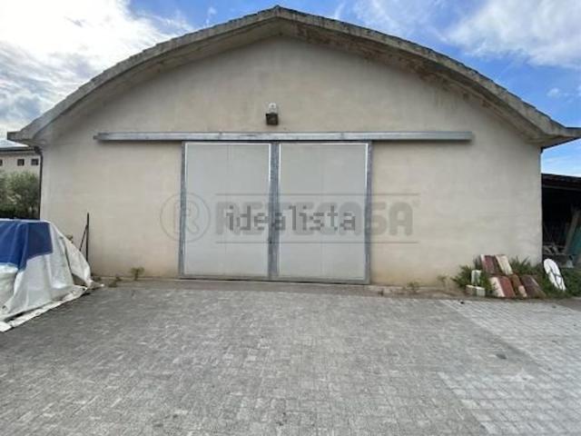 Capannone in vendita di 281 m² in Via Riviera Berica, 45