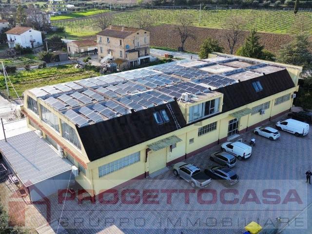 Capannone in vendita di 2840 m² in Strada Statale 4 Via Salaria, 82