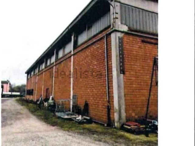 Capannone in vendita di 2842 m² in Via Trabacchi, 6