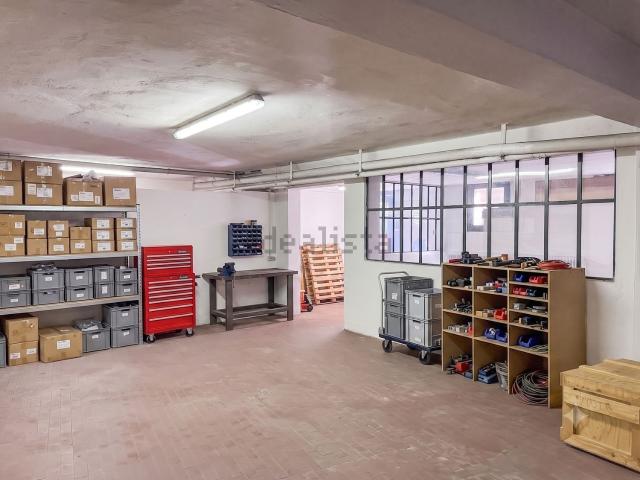 Capannone in vendita di 284 m² in Via Filippo Brunelleschi