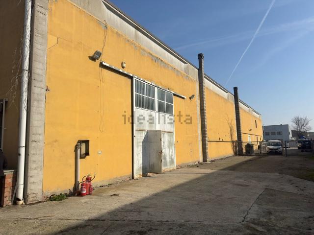 Capannone in vendita di 285 m² in Via Marzabotto, 82