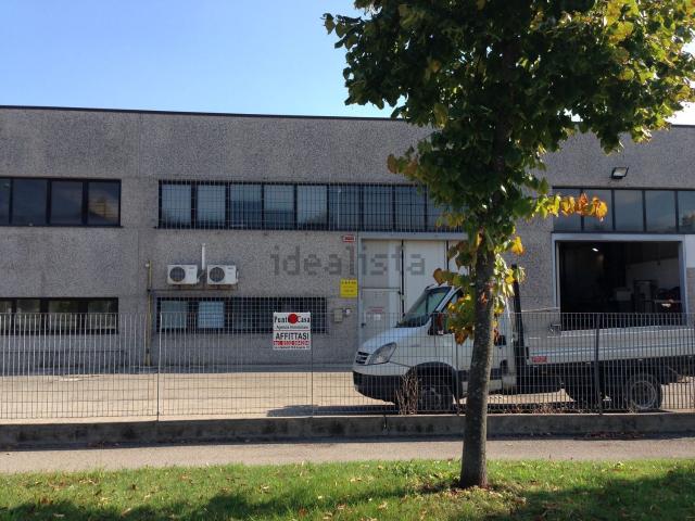Capannone in vendita di 286 m² in Via P.L. NERVI, 7