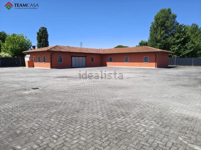 Capannone in vendita di 287 m² in Via Aleardo Aleardi, 31