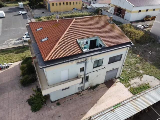 Capannone in vendita di 287 m² in Via Paùli Tabentis