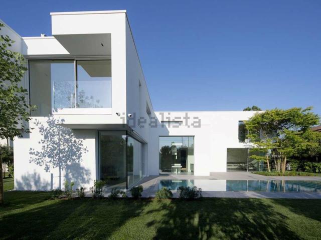 Capannone in vendita di 2889 m² in Via Italo Bonino Bonini