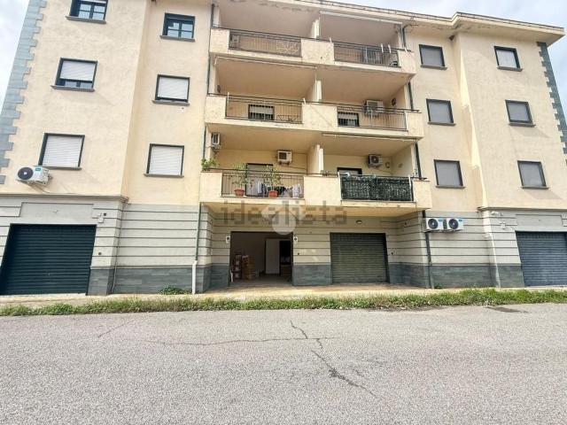 Capannone in vendita di 28 m² in Viale F. Joele, 54