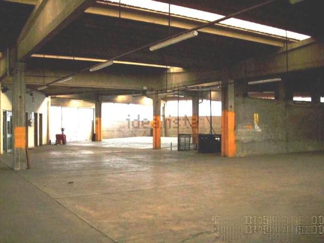 Capannone in vendita di 2900 m²