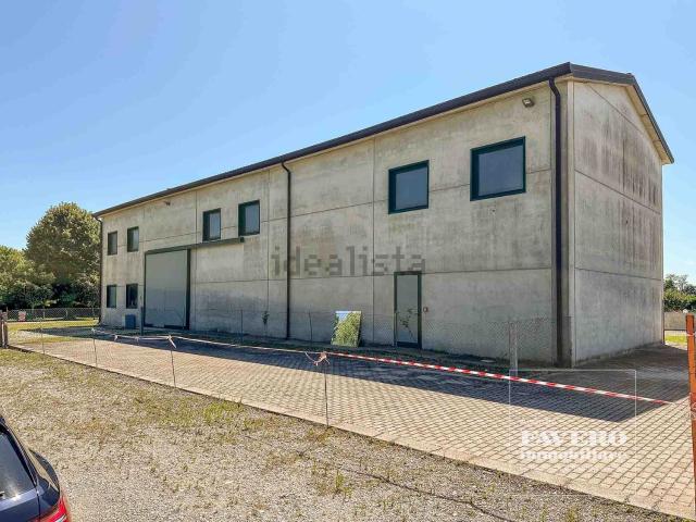 Capannone in vendita di 290 m² in Via Cazzaghetto, 118