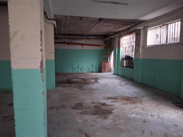 Capannone in vendita di 290 m² in Via Fratelli de Maistre, 55
