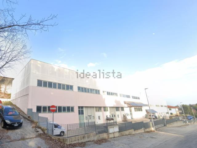 Capannone in vendita di 292 m² in Via Leonardo Da Vinci