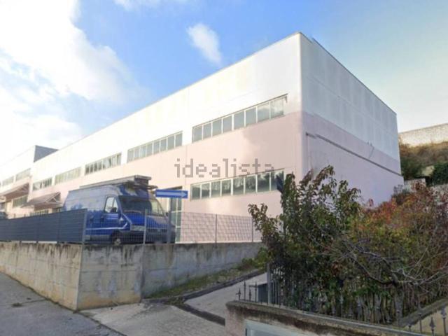 Capannone in vendita di 292 m² in Via Leonardo Da Vinci