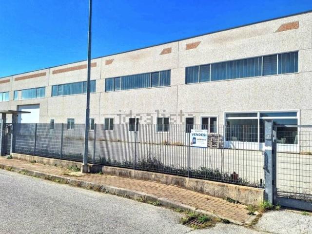 Capannone in vendita di 2935 m² in Strada Monviso, 2