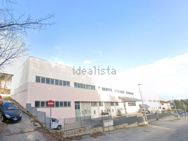 Capannone in vendita di 293 m² in Via Leonardo Da Vinci