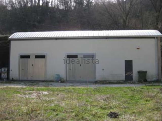 Capannone in vendita di 297 m² in Via Francesco Ciotti