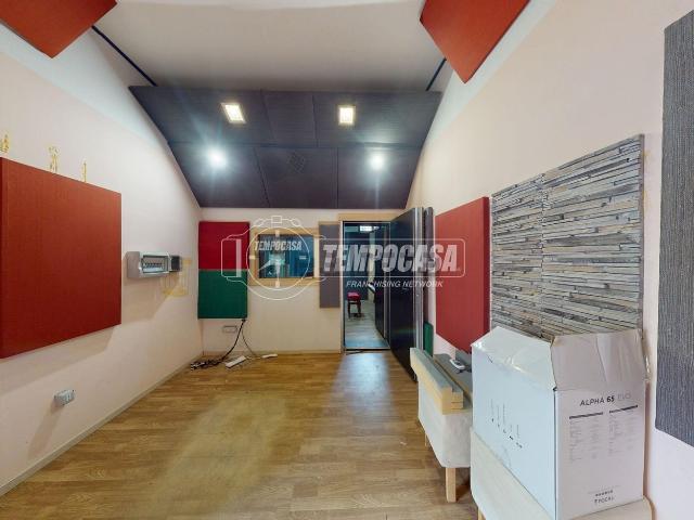 Capannone in vendita di 29 m² in Via Cavour, 17