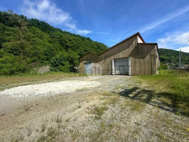 Capannone in vendita di 3000 m²