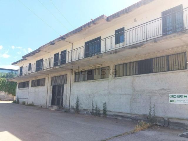Capannone in vendita di 3000 m² in Contrada Tre Fontane, SP, Paternò CT, Italia, 58