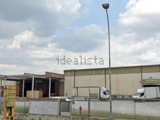 Capannone in vendita di 3000 m² in Via Cirillo Bassi, 1