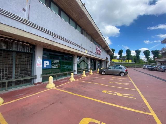 Capannone in vendita di 3000 m² in Via Gnutti Walter, 18