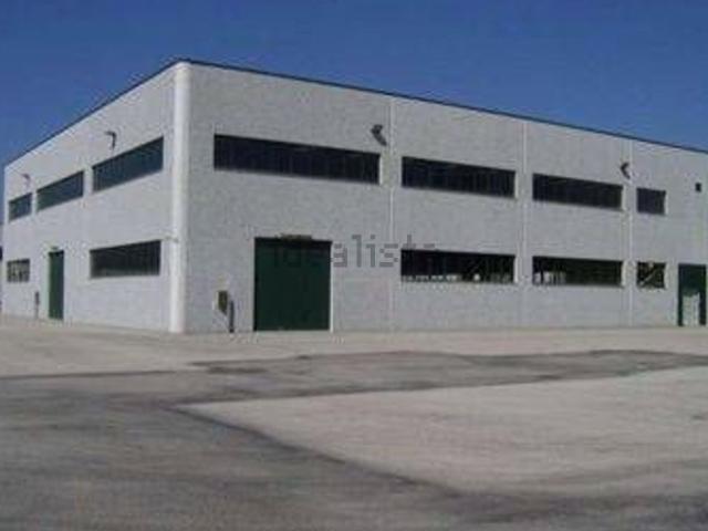Capannone in vendita di 300 m²