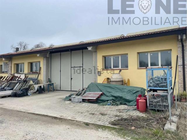 Capannone in vendita di 300 m²