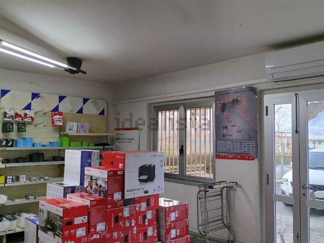 Capannone in vendita di 300 m²
