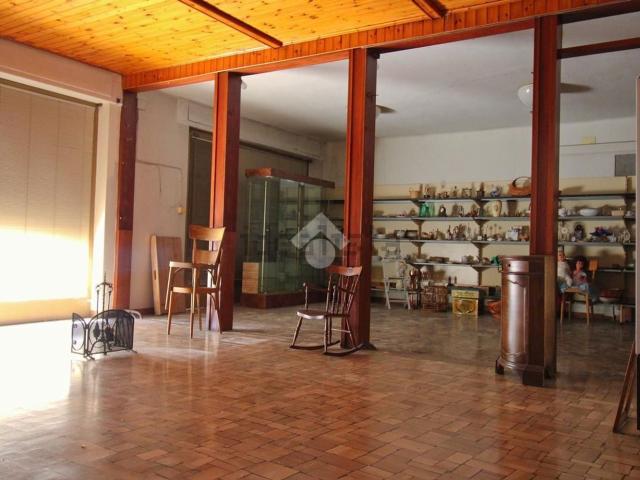 Capannone in vendita di 300 m²